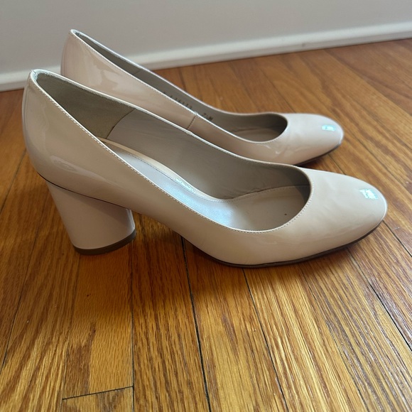Stuart Weitzman Cream Block Heel Pumps - Picture 1 of 7